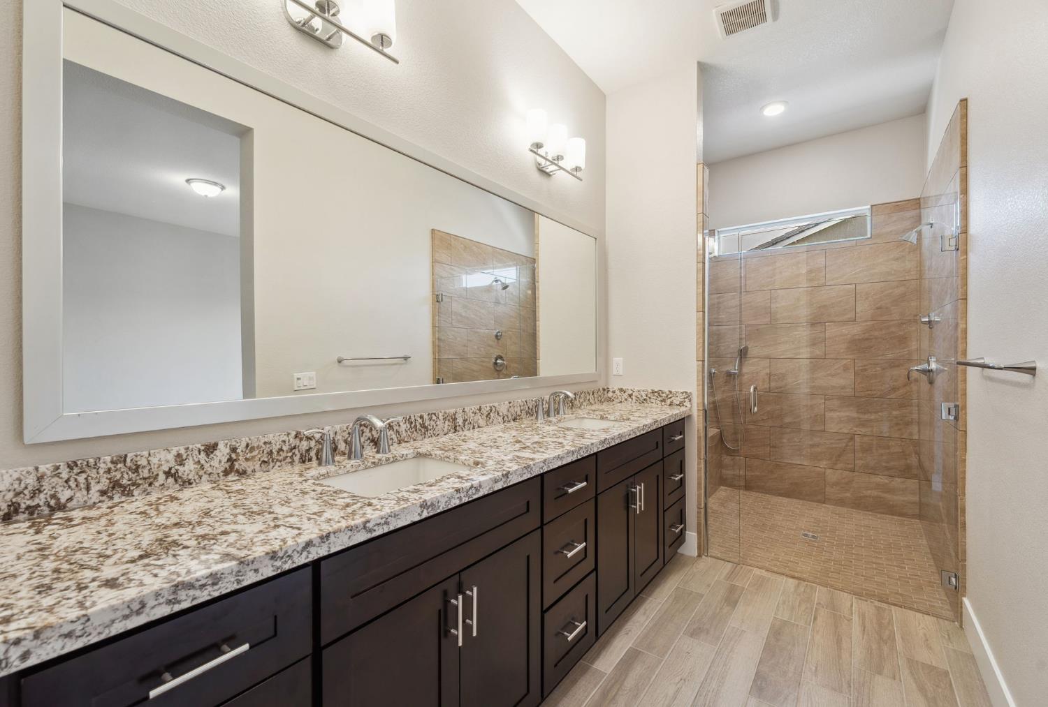 Detail Gallery Image 14 of 22 For 4456 Danube River Ln, Sacramento,  CA 95834 - 2 Beds | 2 Baths