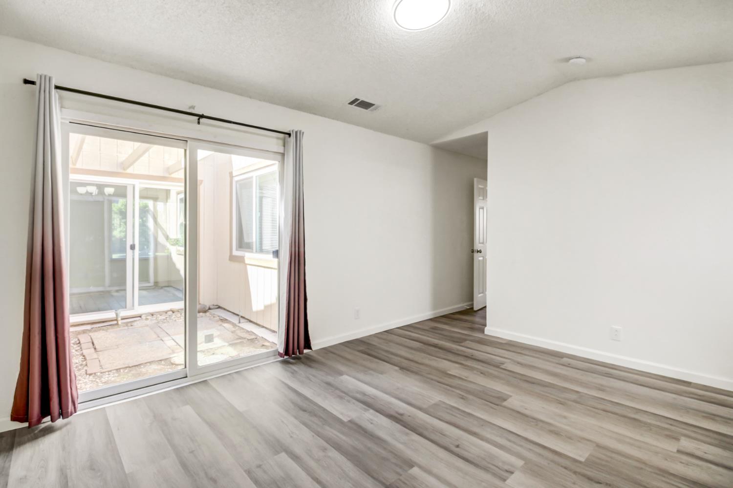 Detail Gallery Image 30 of 48 For 2301 Walnut Grove Way, Rancho Cordova,  CA 95670 - 3 Beds | 2 Baths
