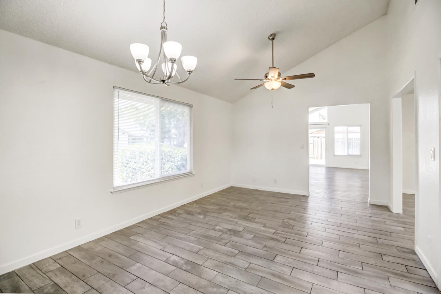 Detail Gallery Image 19 of 48 For 2301 Walnut Grove Way, Rancho Cordova,  CA 95670 - 3 Beds | 2 Baths