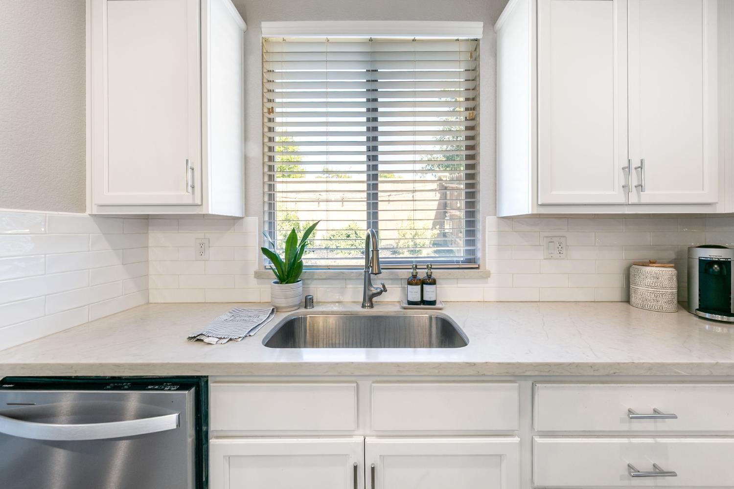 Detail Gallery Image 13 of 41 For 7946 Little Plum Way, Antelope,  CA 95843 - 4 Beds | 2/1 Baths