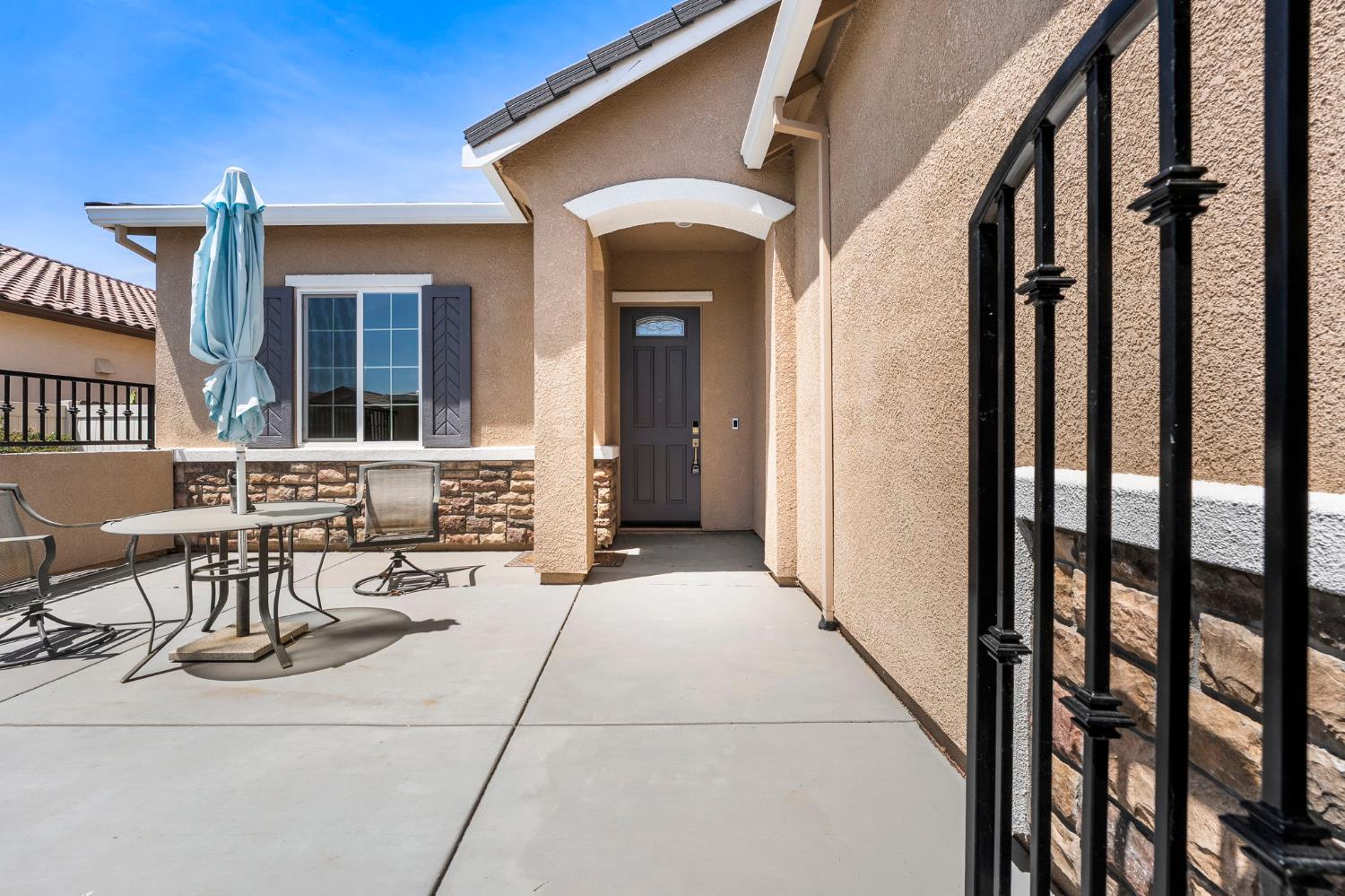 Detail Gallery Image 3 of 22 For 4456 Danube River Ln, Sacramento,  CA 95834 - 2 Beds | 2 Baths