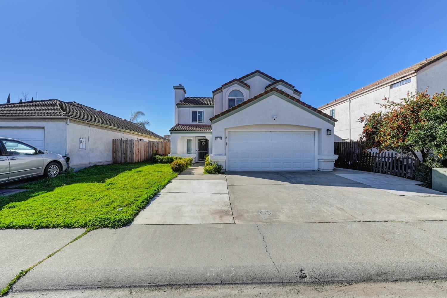 Detail Gallery Image 3 of 42 For 8924 La Margarita Way, Sacramento,  CA 95828 - 4 Beds | 2/1 Baths