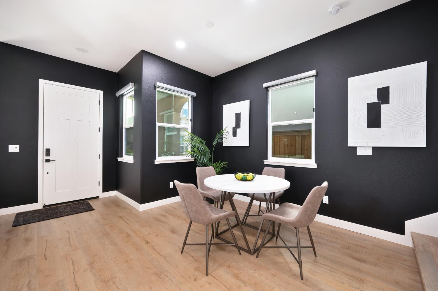 Detail Gallery Image 22 of 53 For 2372 Bastogne, Sacramento,  CA 95818 - 3 Beds | 2/1 Baths