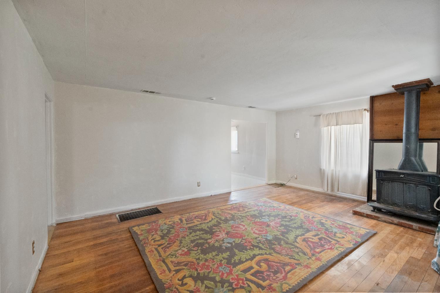 Detail Gallery Image 4 of 18 For 541 Hunter Ave, Modesto,  CA 95350 - 2 Beds | 1 Baths