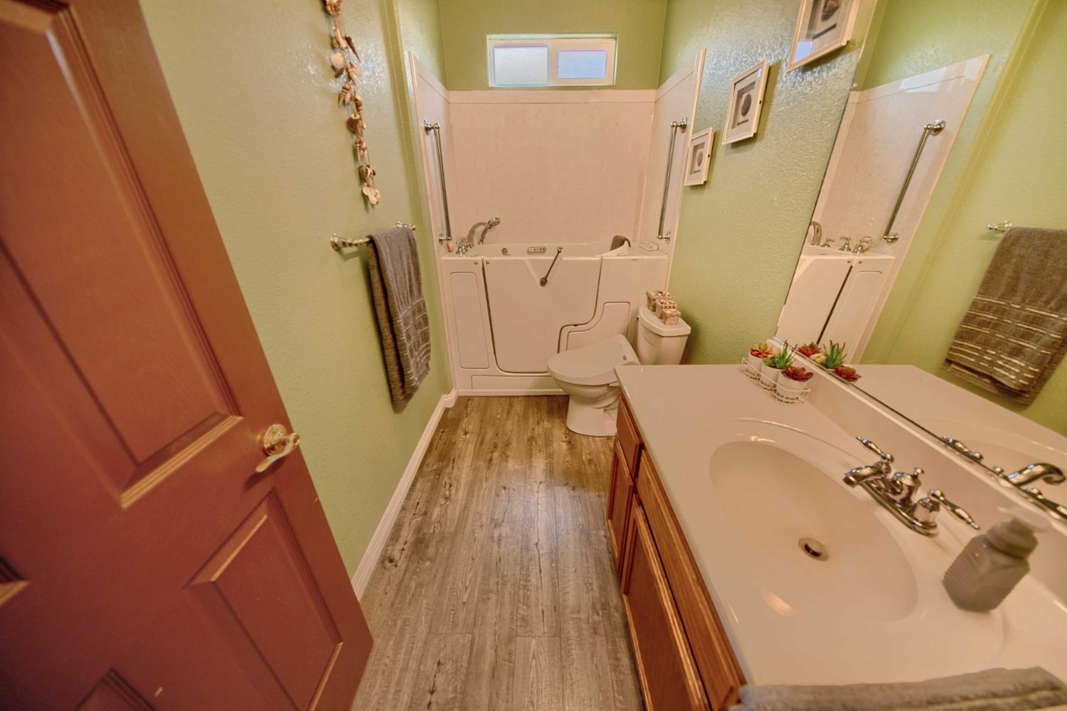 Detail Gallery Image 14 of 98 For 2994 La Vina Cir, Los Banos,  CA 93635 - 3 Beds | 2 Baths
