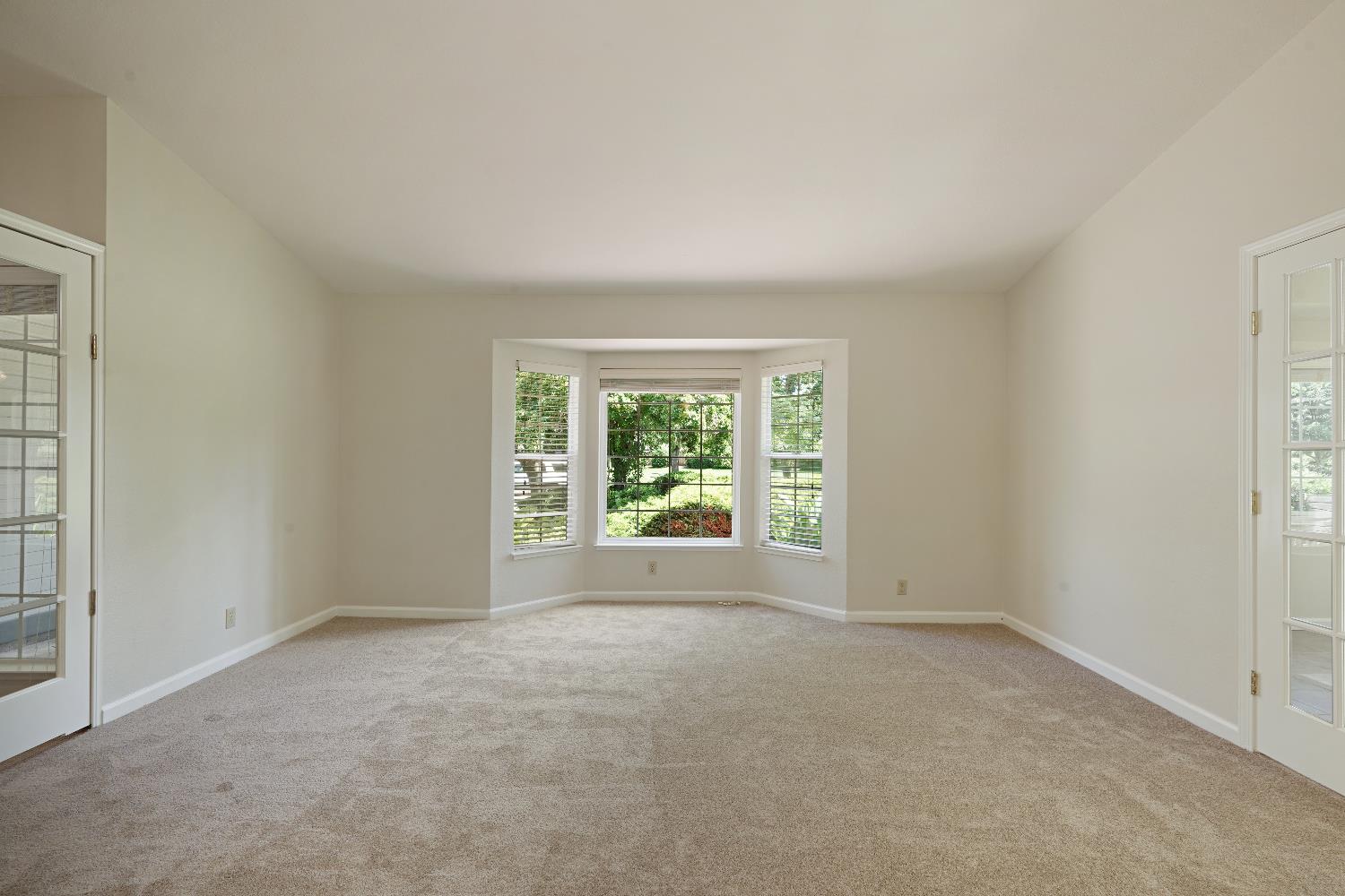 Detail Gallery Image 9 of 61 For 6001 Laguna Villa Way, Elk Grove,  CA 95758 - 3 Beds | 2 Baths