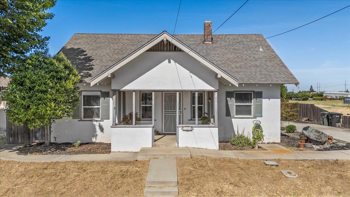 Detail Gallery Image 4 of 61 For 209 S Pasadena Ave, Waterford,  CA 95386 - 3 Beds | 1 Baths