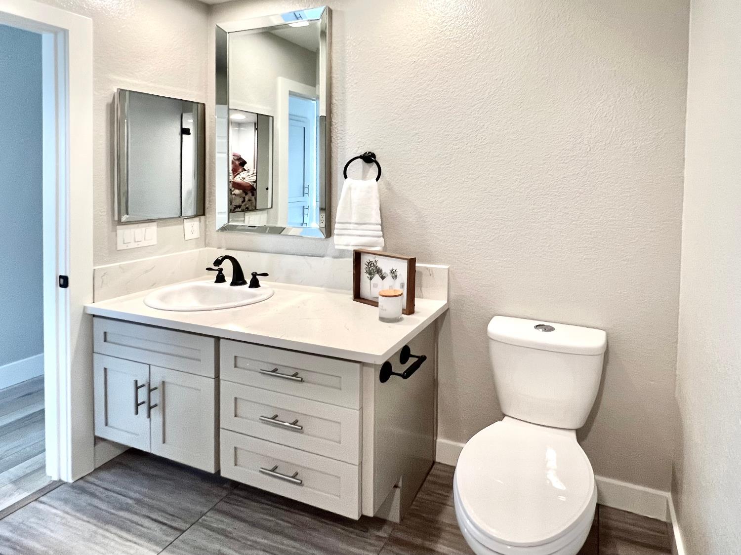 Detail Gallery Image 25 of 48 For 3842 Hunters Glen Pl, Antelope,  CA 95843 - 4 Beds | 3 Baths