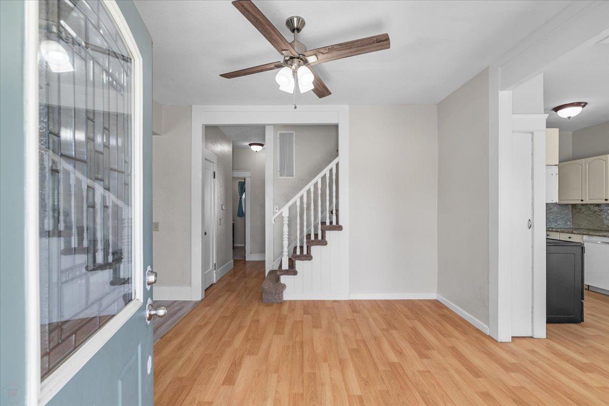 Detail Gallery Image 7 of 61 For 209 S Pasadena Ave, Waterford,  CA 95386 - 3 Beds | 1 Baths