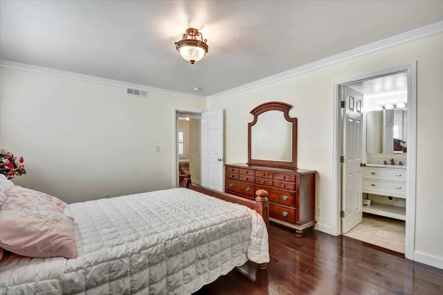 Detail Gallery Image 21 of 27 For 4237 Kingspark Dr, San Jose,  CA 95136 - 5 Beds | 3 Baths