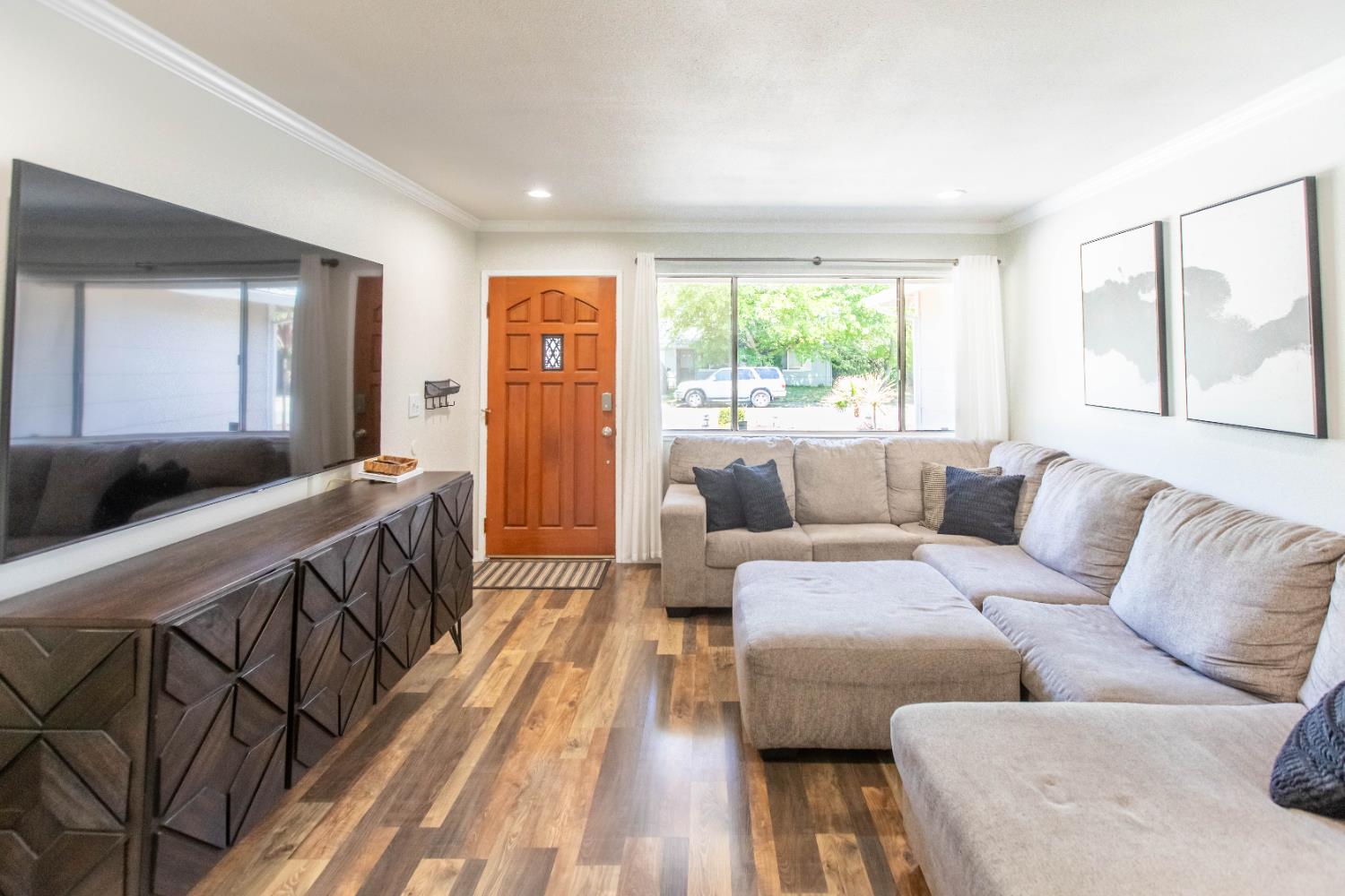 Detail Gallery Image 6 of 44 For 8940 Leatham Ave, Fair Oaks,  CA 95628 - 4 Beds | 2 Baths