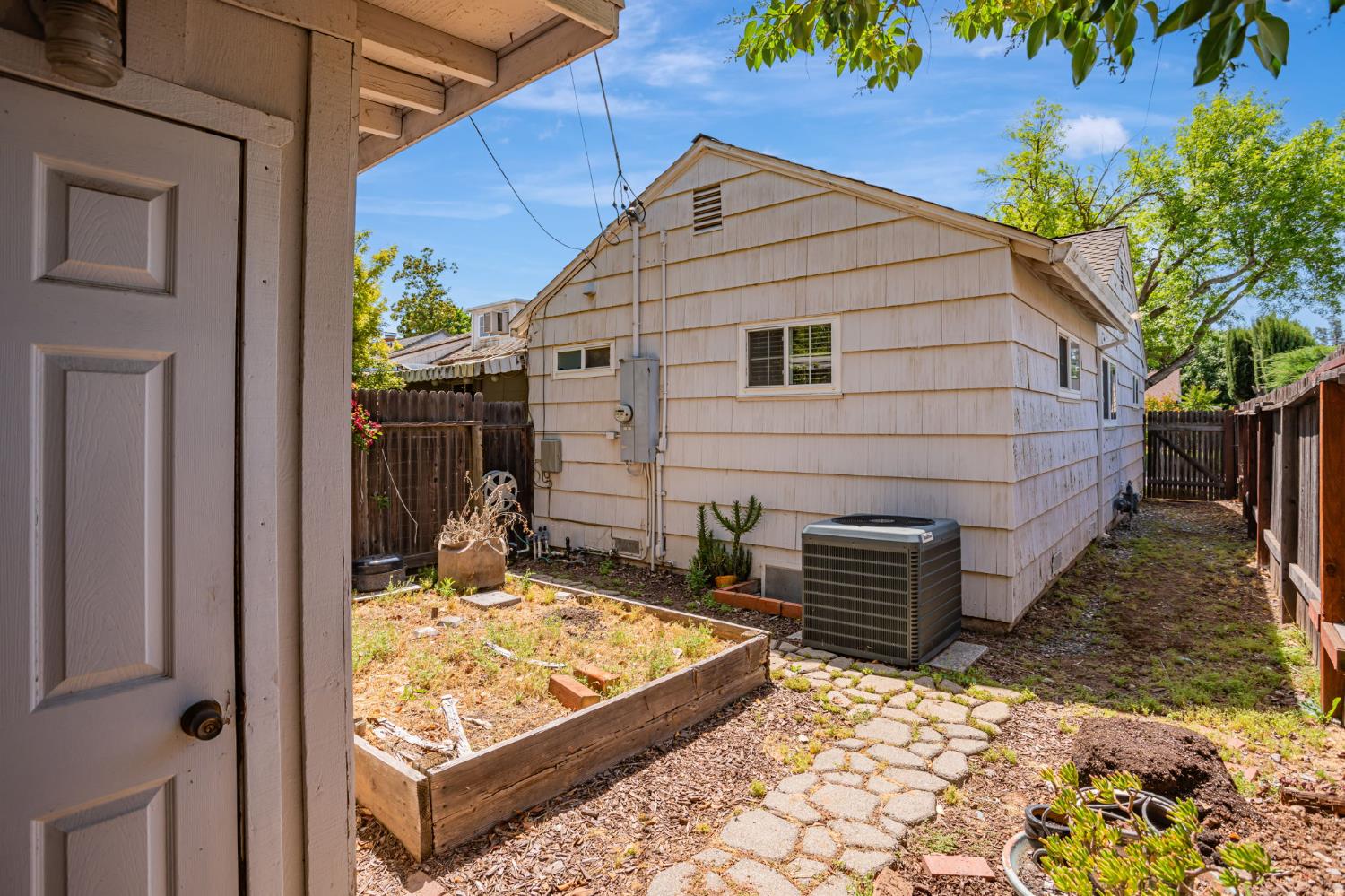 Detail Gallery Image 39 of 42 For 3005 La via Way, Sacramento,  CA 95825 - 4 Beds | 2 Baths