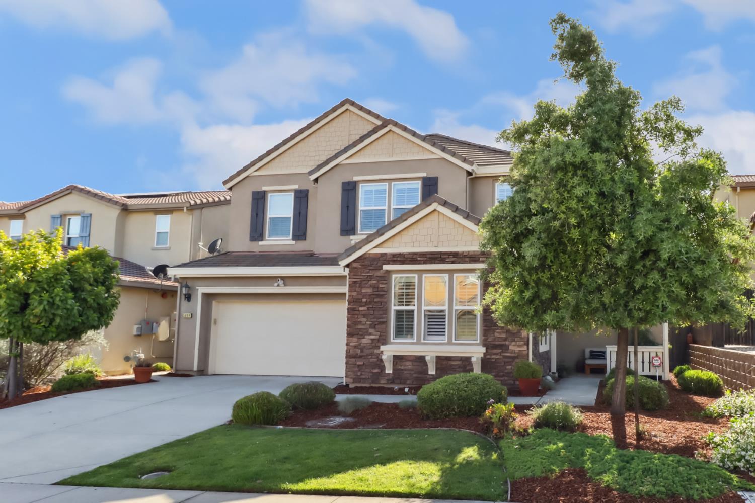 Detail Gallery Image 1 of 69 For 5604 Saratoga Cir, Rocklin,  CA 95765 - 4 Beds | 3/1 Baths