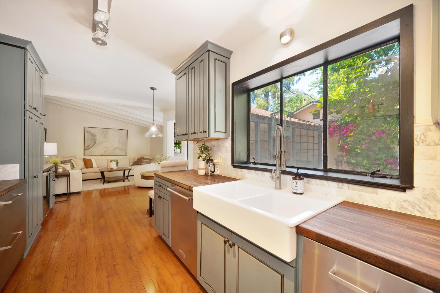 Detail Gallery Image 35 of 64 For 5428 Fair Oaks Blvd, Carmichael,  CA 95608 - 4 Beds | 2 Baths