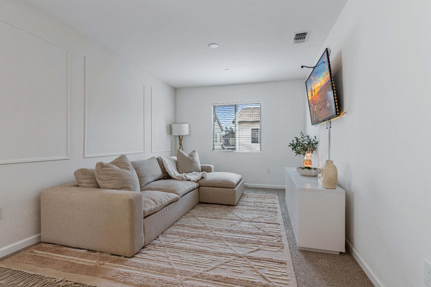 Detail Gallery Image 13 of 50 For 450 Rainbow Falls Ln, Manteca,  CA 95337 - 3 Beds | 2/1 Baths