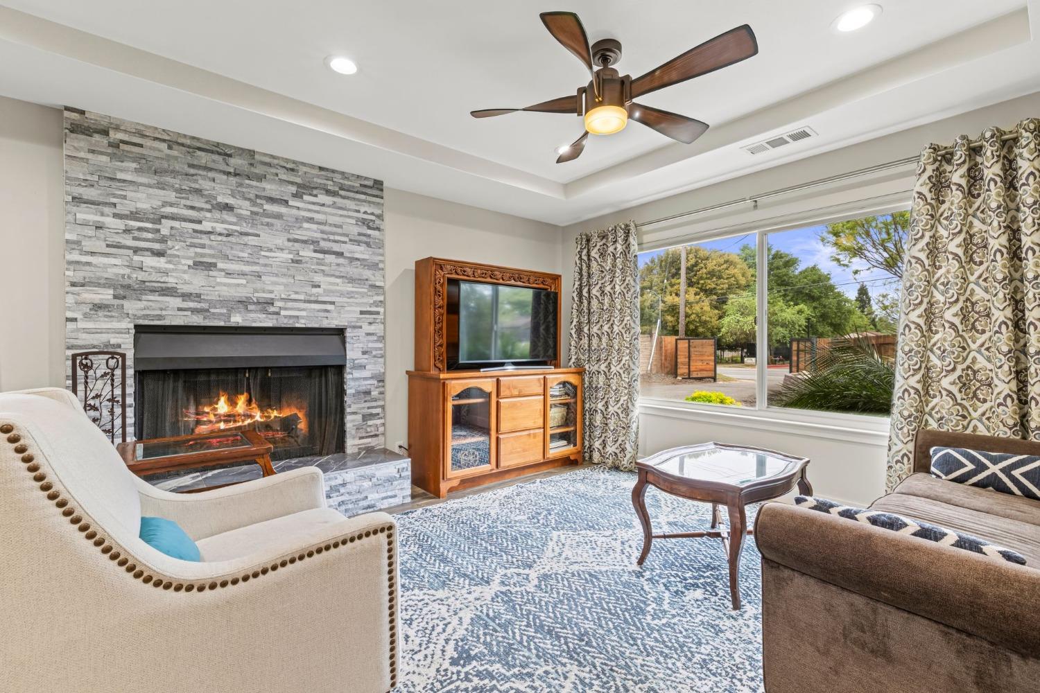 Detail Gallery Image 6 of 45 For 6516 Main Ave, Orangevale,  CA 95662 - 4 Beds | 2 Baths