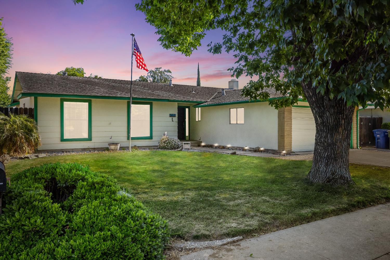 Detail Gallery Image 2 of 34 For 2613 Pescadero Pl, Modesto,  CA 95355 - 3 Beds | 2 Baths