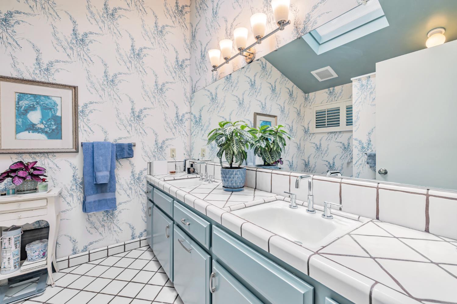 Detail Gallery Image 15 of 37 For 1625 Gary Way, Carmichael,  CA 95608 - 3 Beds | 2/1 Baths