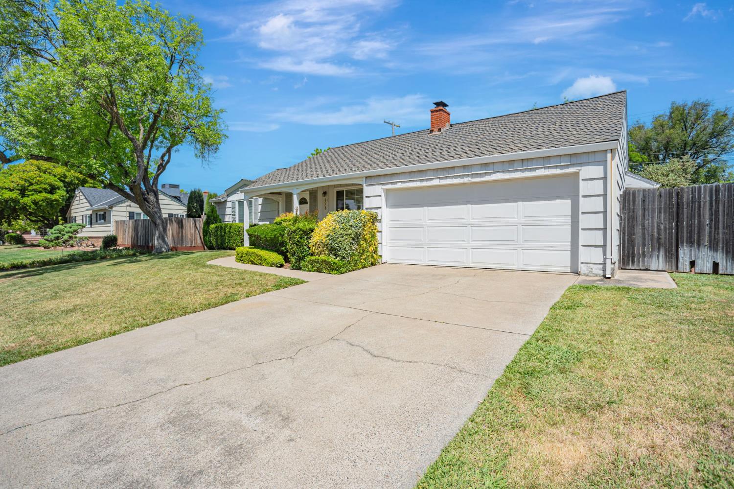 Detail Gallery Image 3 of 42 For 3005 La via Way, Sacramento,  CA 95825 - 4 Beds | 2 Baths