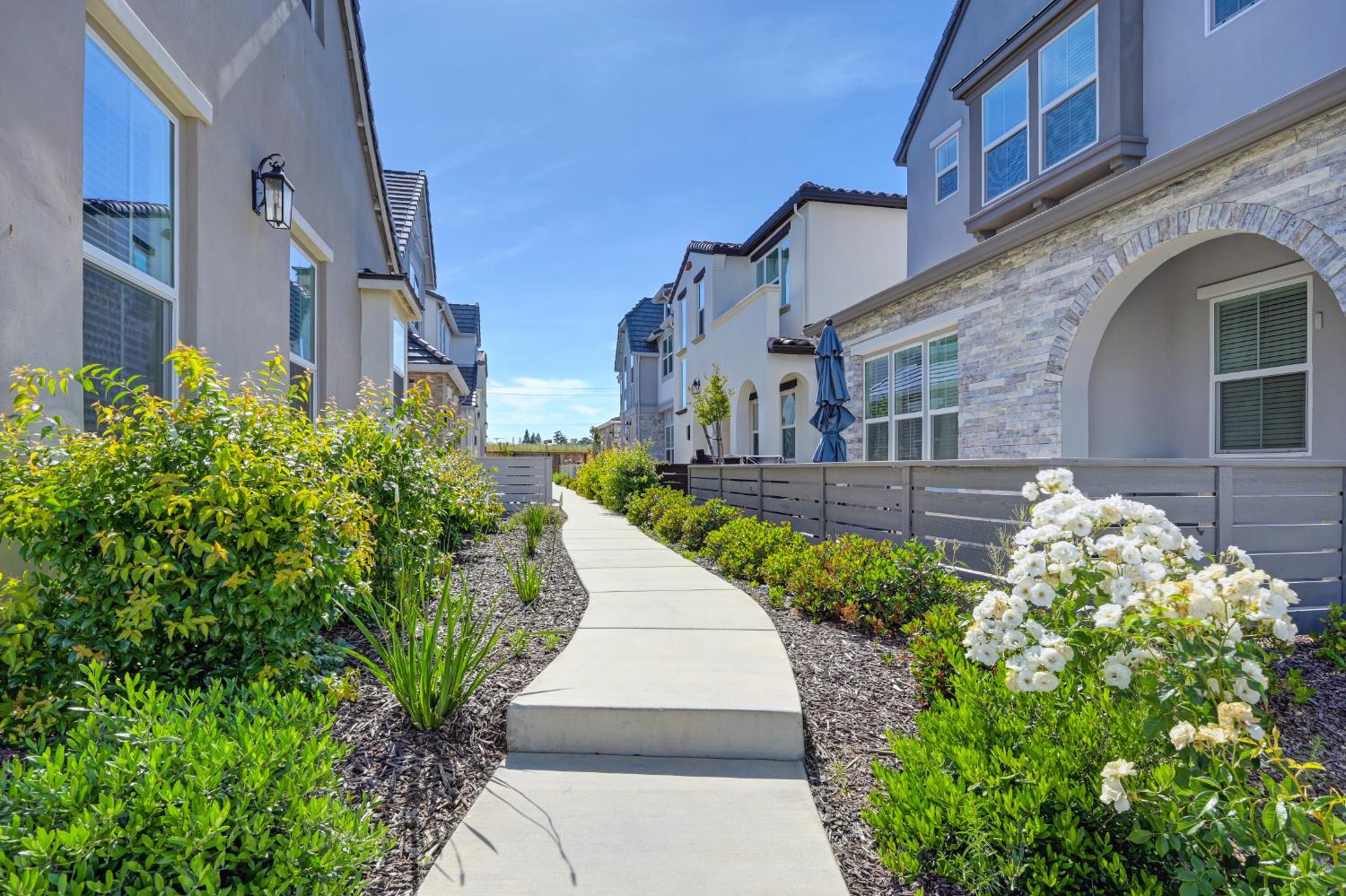 Detail Gallery Image 1 of 53 For 2372 Bastogne, Sacramento,  CA 95818 - 3 Beds | 2/1 Baths
