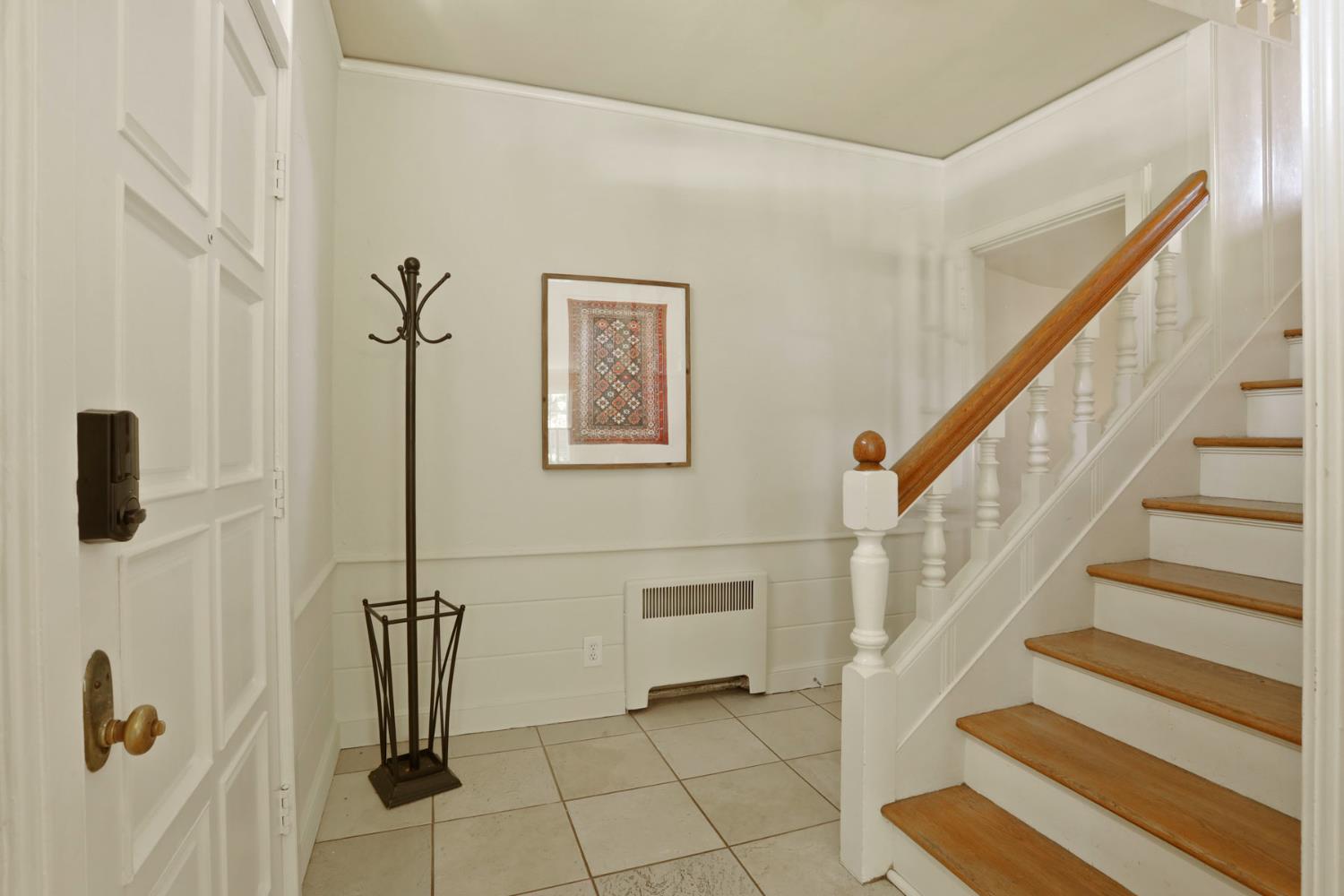 Detail Gallery Image 6 of 80 For 3651 Country Club Blvd, Stockton,  CA 95204 - 6 Beds | 3 Baths