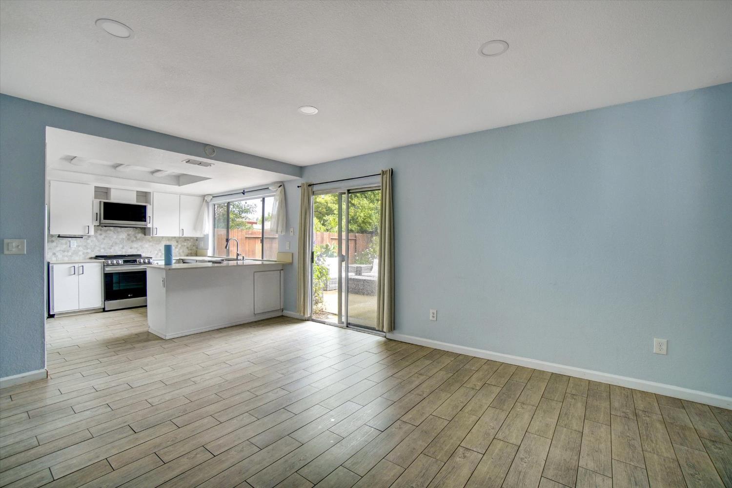 Detail Gallery Image 8 of 31 For 3401 Nut Plains Dr, Sacramento,  CA 95827 - 4 Beds | 2 Baths