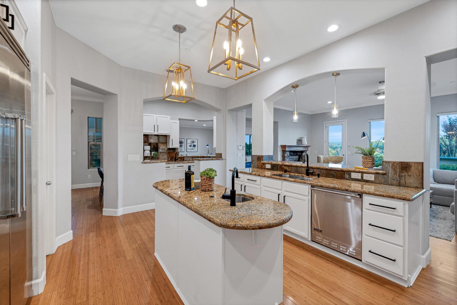 Detail Gallery Image 15 of 62 For 3981 Monteverde Dr, Lincoln,  CA 95648 - 4 Beds | 2/2 Baths