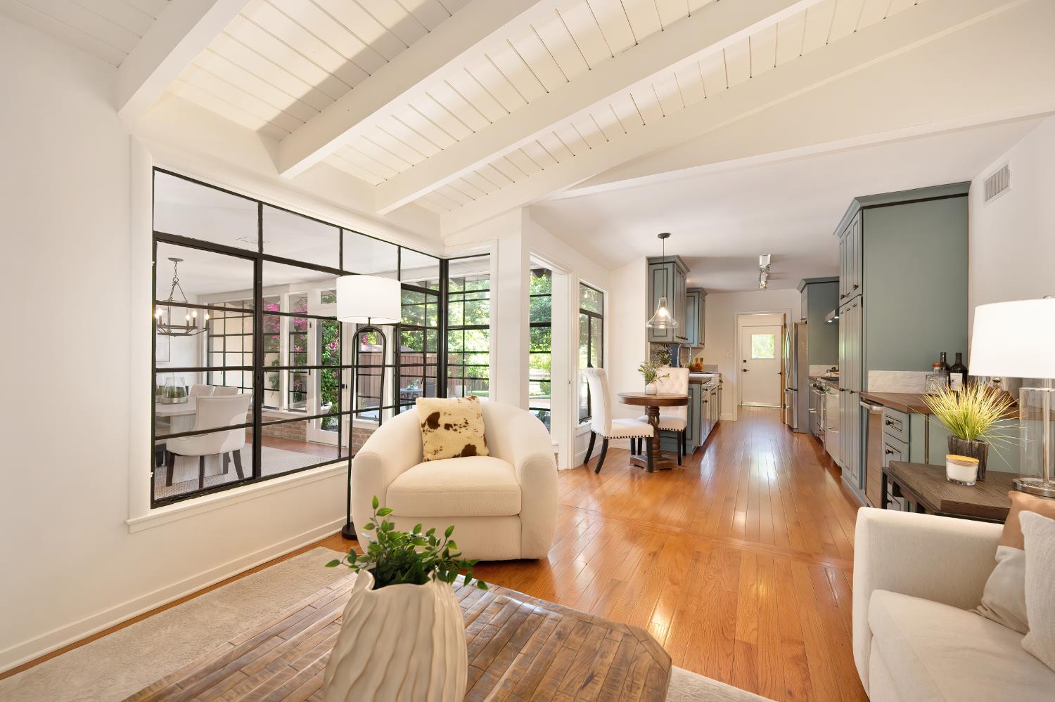 Detail Gallery Image 28 of 64 For 5428 Fair Oaks Blvd, Carmichael,  CA 95608 - 4 Beds | 2 Baths