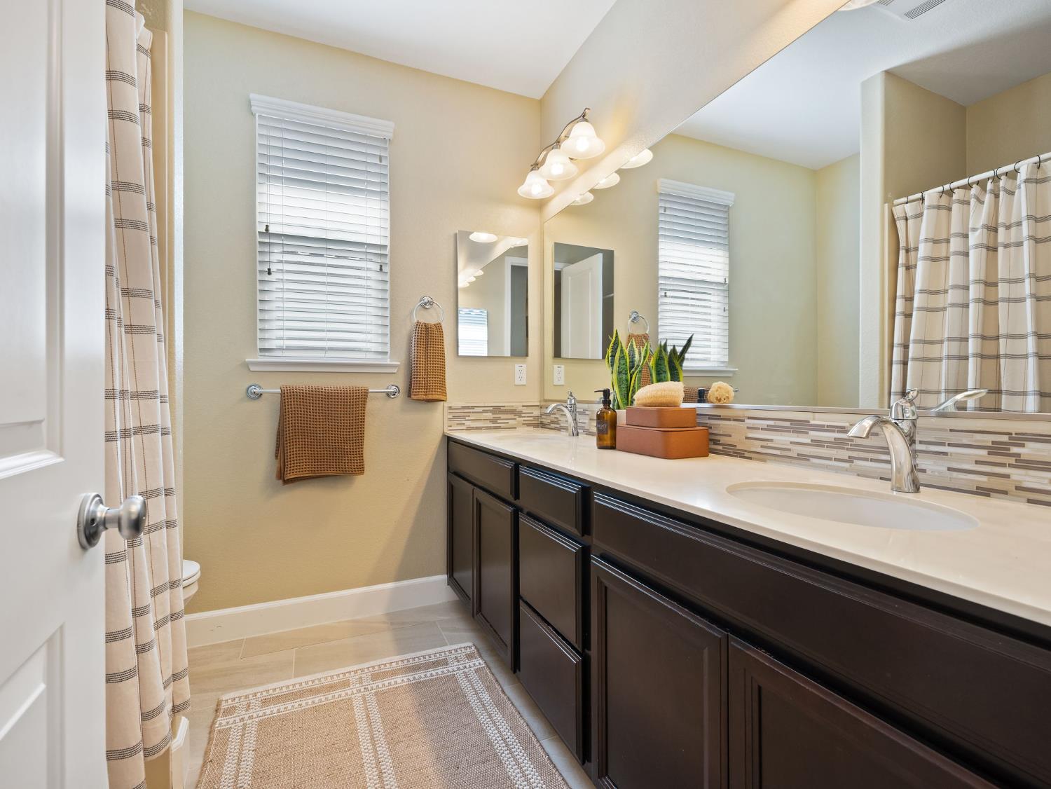 Detail Gallery Image 25 of 41 For 2723 Sweeney Dr, Woodland,  CA 95776 - 4 Beds | 2/1 Baths
