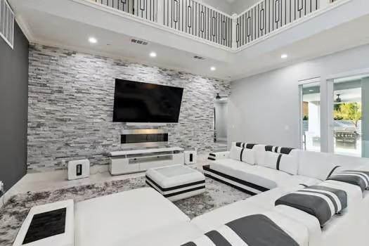 Detail Gallery Image 5 of 45 For 7160 W Dovewood Ln, Fresno,  CA 93723 - 7 Beds | 5/1 Baths