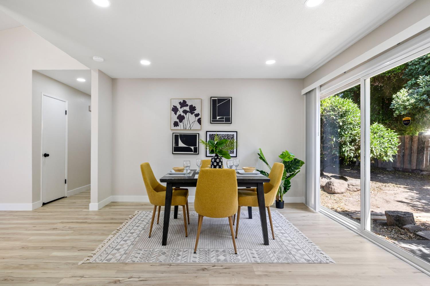 Detail Gallery Image 17 of 43 For 1240 Chuckwagon Dr, Sacramento,  CA 95834 - 3 Beds | 2 Baths