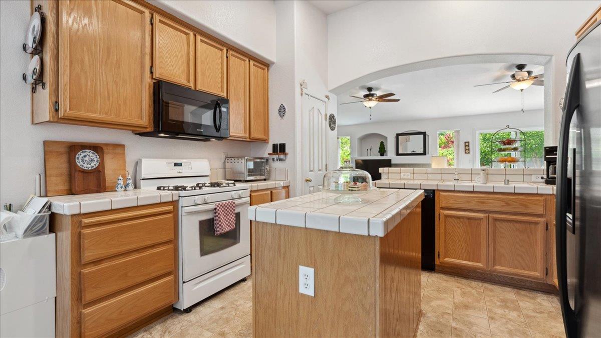 Detail Gallery Image 3 of 34 For 803 Mcdevitt Dr, Wheatland,  CA 95692 - 3 Beds | 2 Baths