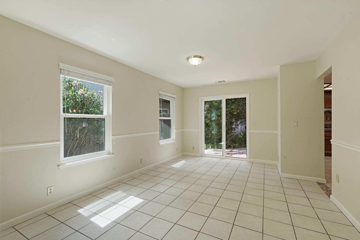 Detail Gallery Image 23 of 61 For 6001 Laguna Villa Way, Elk Grove,  CA 95758 - 3 Beds | 2 Baths