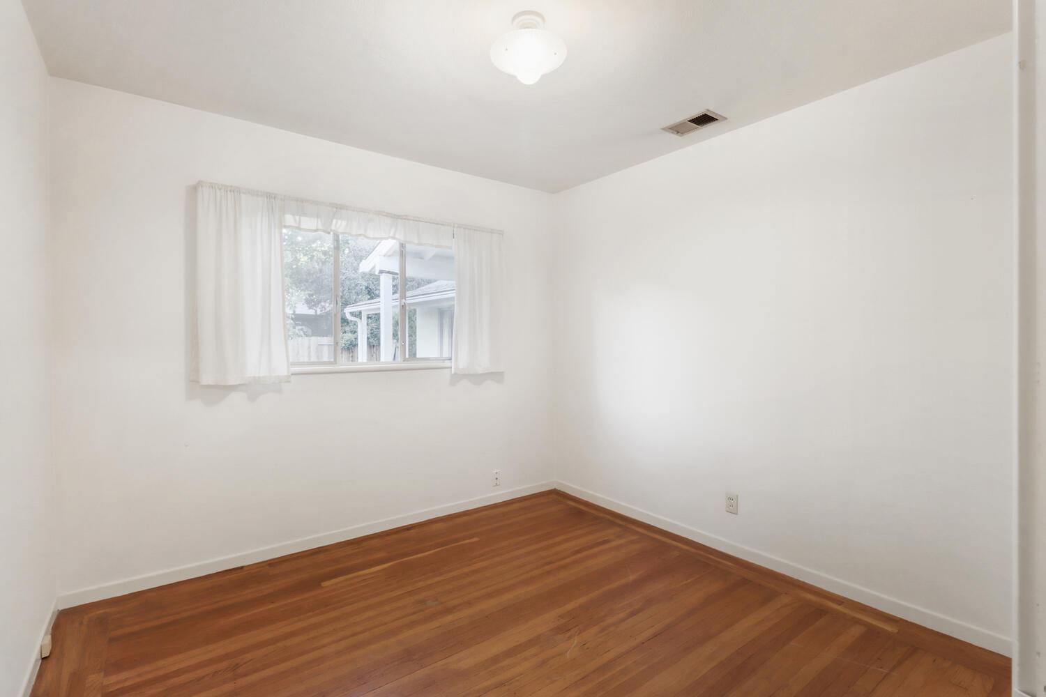 Detail Gallery Image 21 of 36 For 601 J St, Davis,  CA 95616 - 3 Beds | 2 Baths