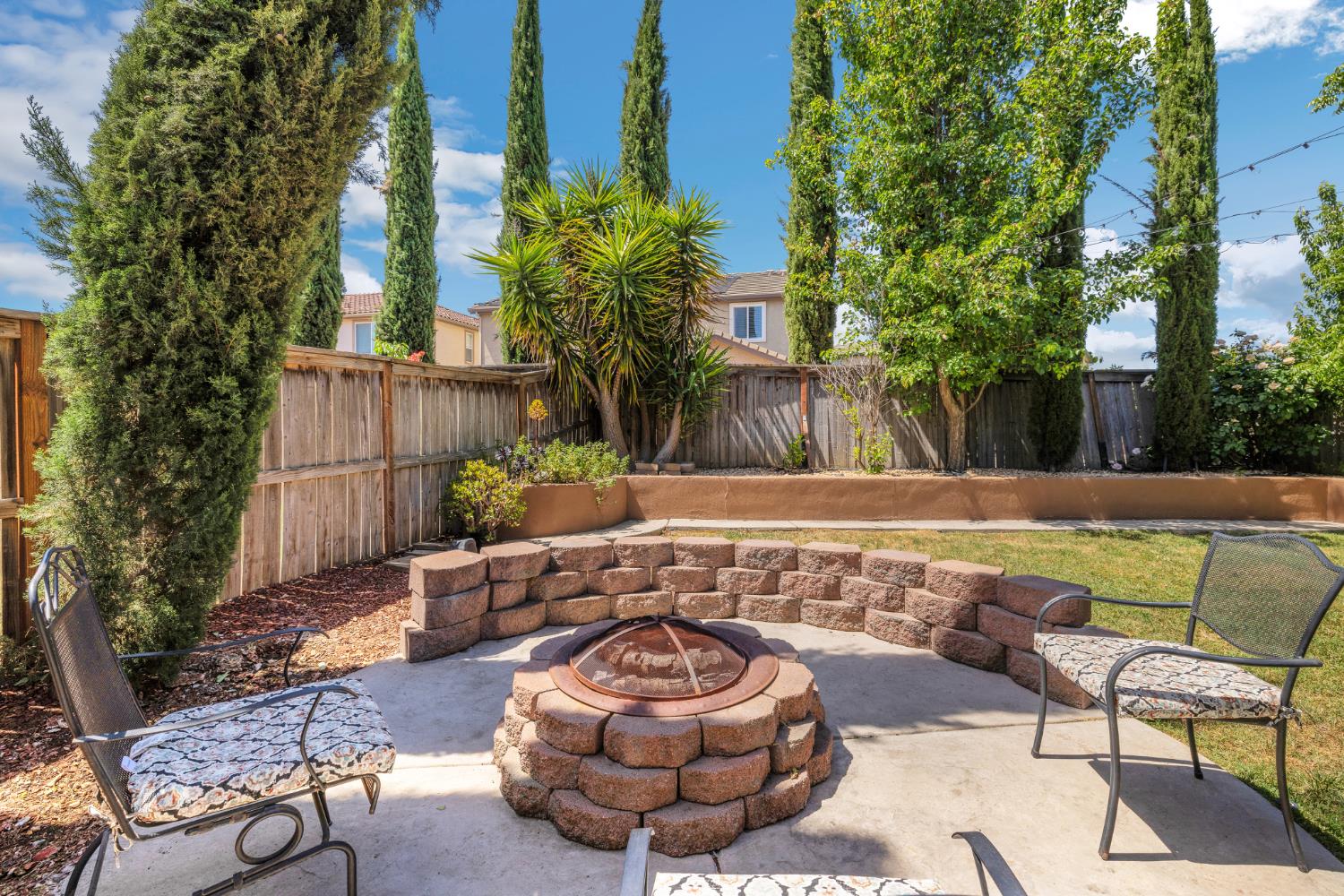 Detail Gallery Image 24 of 43 For 10424 Fossil Way, Elk Grove,  CA 95757 - 4 Beds | 3/1 Baths
