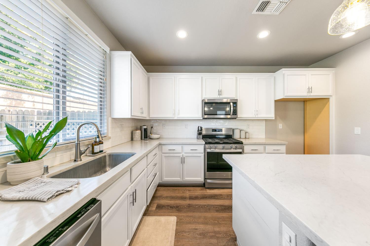 Detail Gallery Image 16 of 41 For 7946 Little Plum Way, Antelope,  CA 95843 - 4 Beds | 2/1 Baths