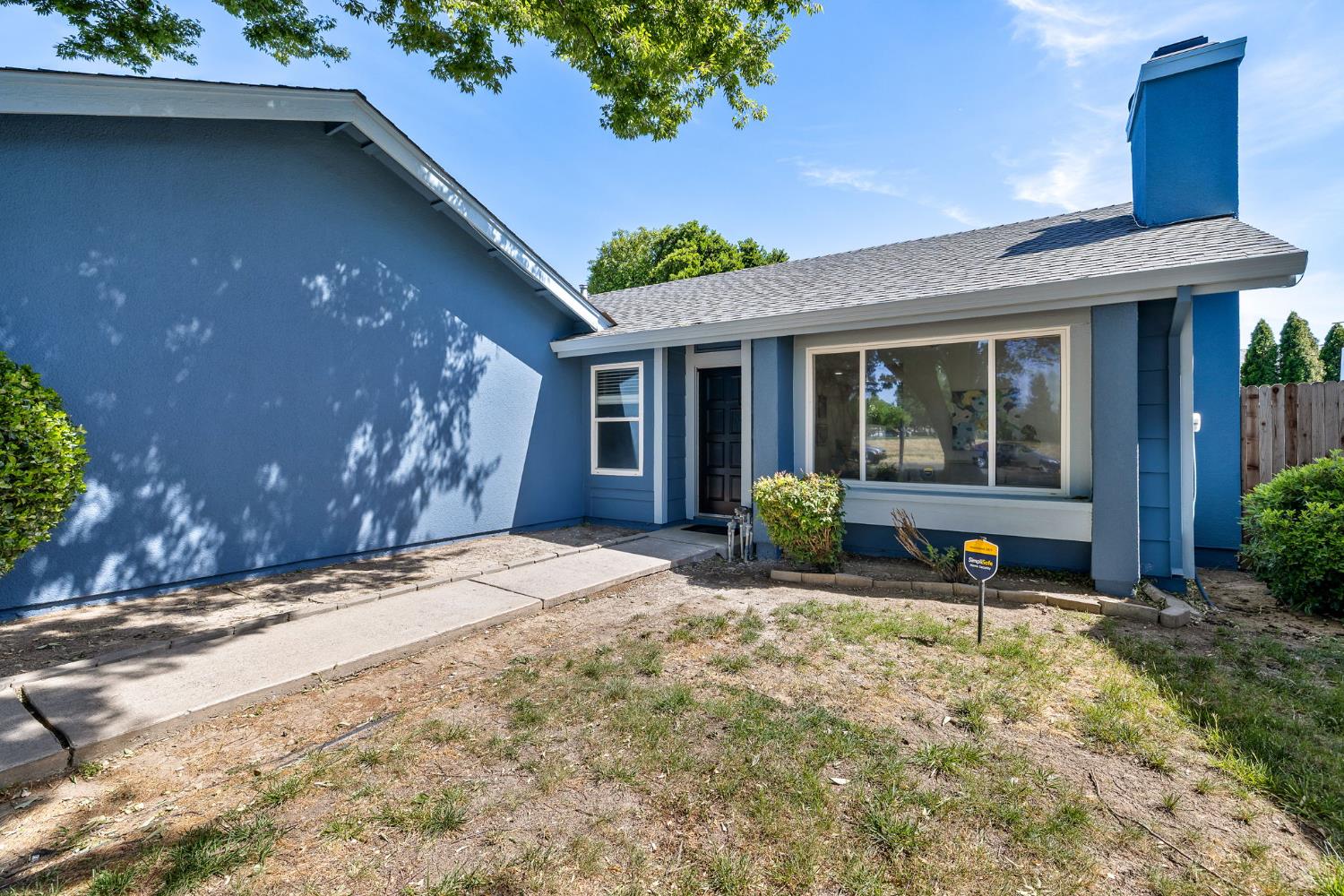 Detail Gallery Image 5 of 43 For 1240 Chuckwagon Dr, Sacramento,  CA 95834 - 3 Beds | 2 Baths