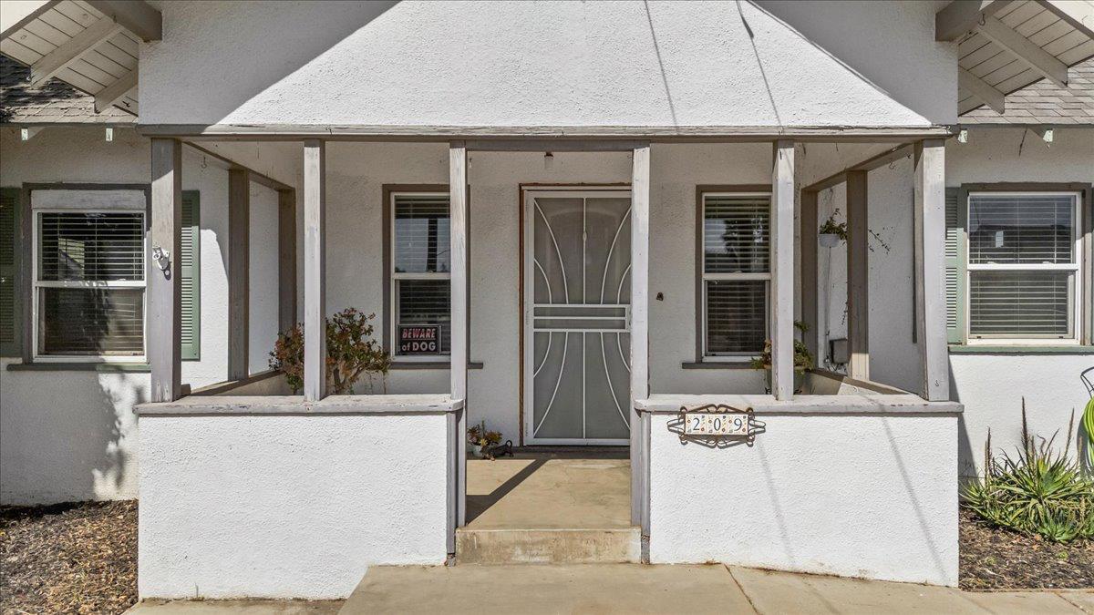 Detail Gallery Image 5 of 61 For 209 S Pasadena Ave, Waterford,  CA 95386 - 3 Beds | 1 Baths