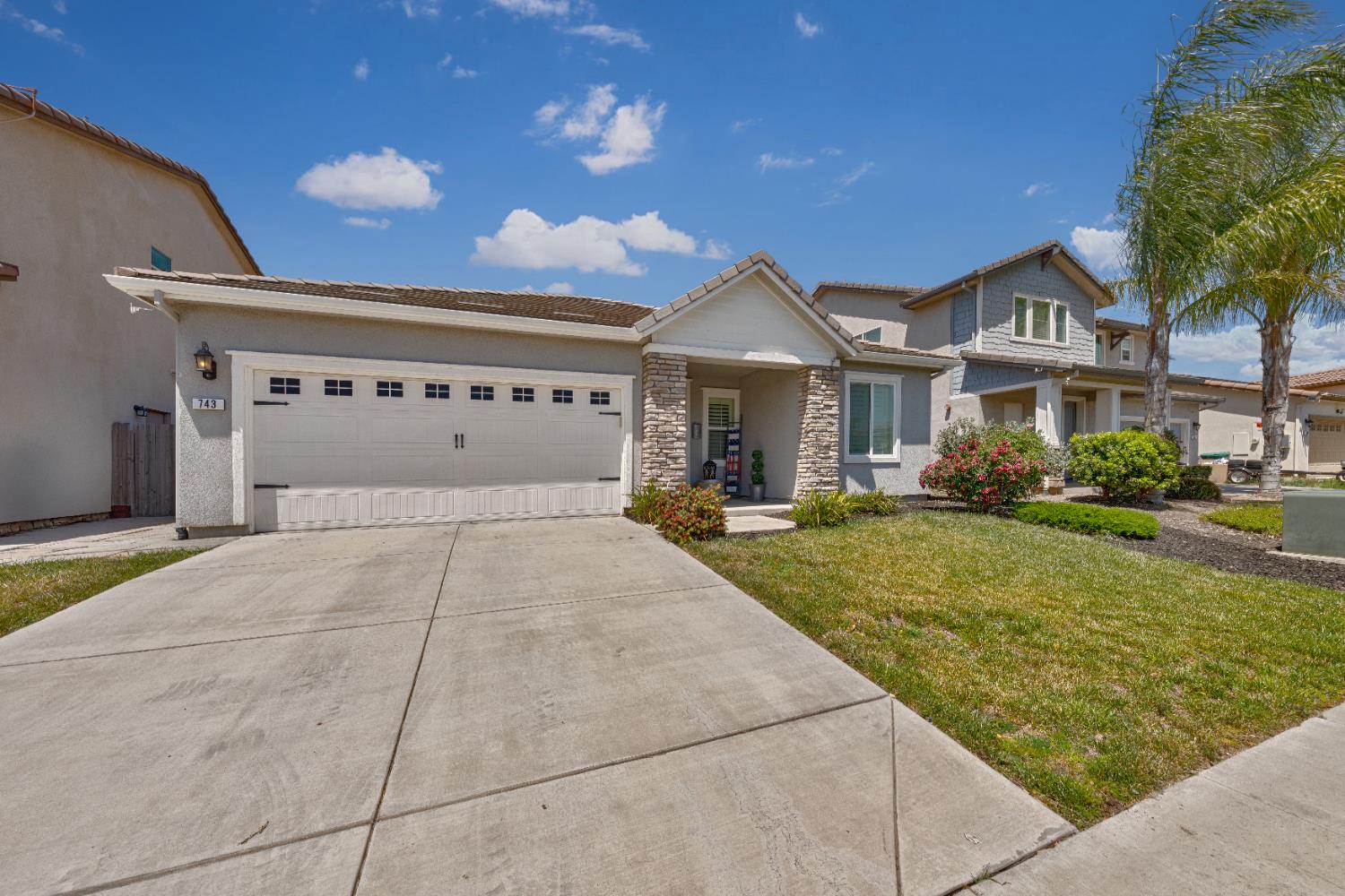 Detail Gallery Image 2 of 26 For 743 Beeler St, Stockton,  CA 95204 - 3 Beds | 2 Baths
