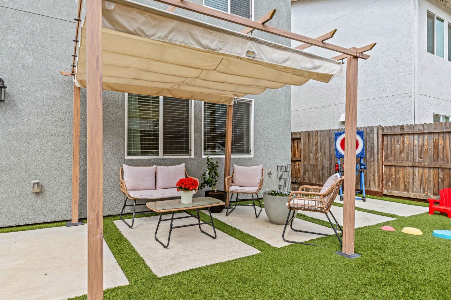 Detail Gallery Image 31 of 50 For 450 Rainbow Falls Ln, Manteca,  CA 95337 - 3 Beds | 2/1 Baths