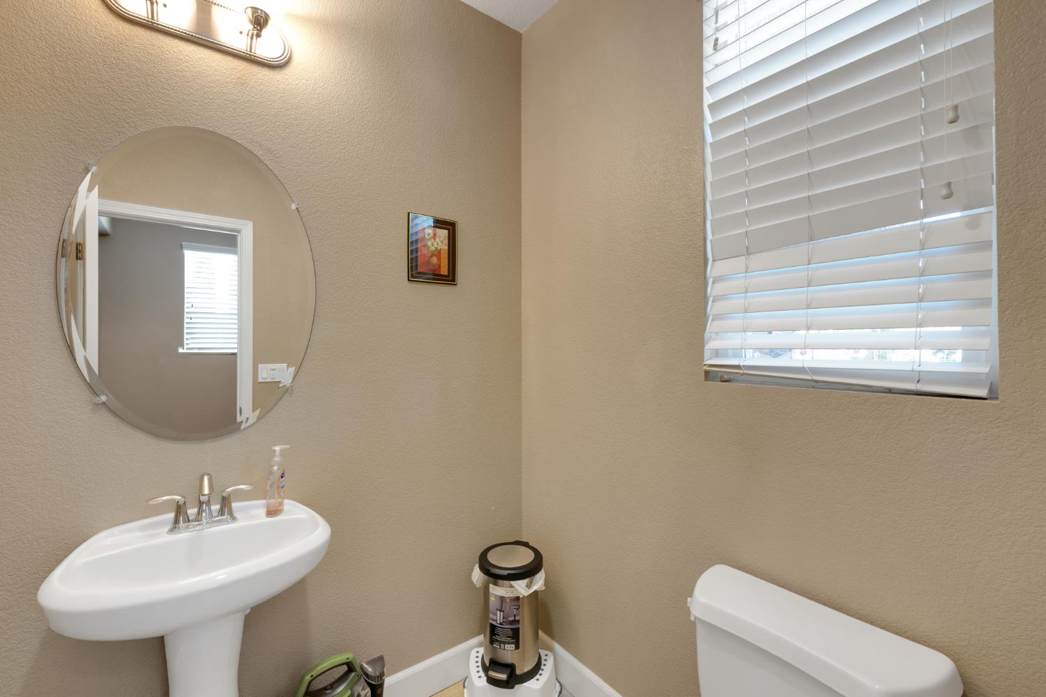 Detail Gallery Image 6 of 43 For 10424 Fossil Way, Elk Grove,  CA 95757 - 4 Beds | 3/1 Baths
