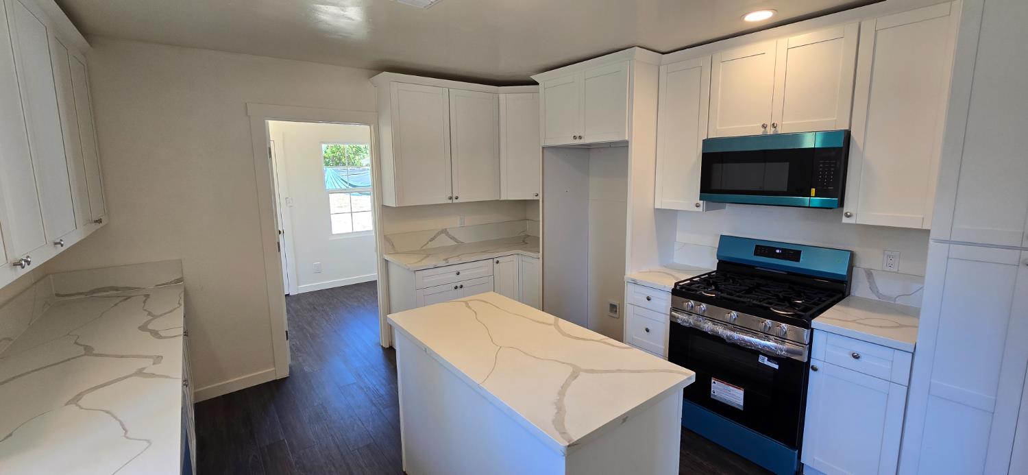 Detail Gallery Image 13 of 59 For 3129 Judah St, Sacramento,  CA 95815 - 2 Beds | 2 Baths