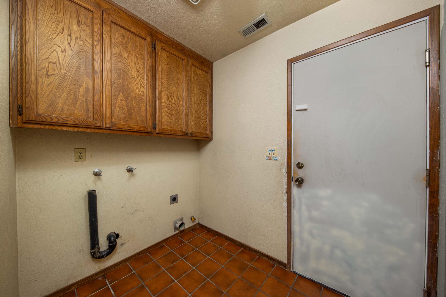Detail Gallery Image 26 of 56 For 9412 Bonanza Dr, Stockton,  CA 95209 - 3 Beds | 2/1 Baths