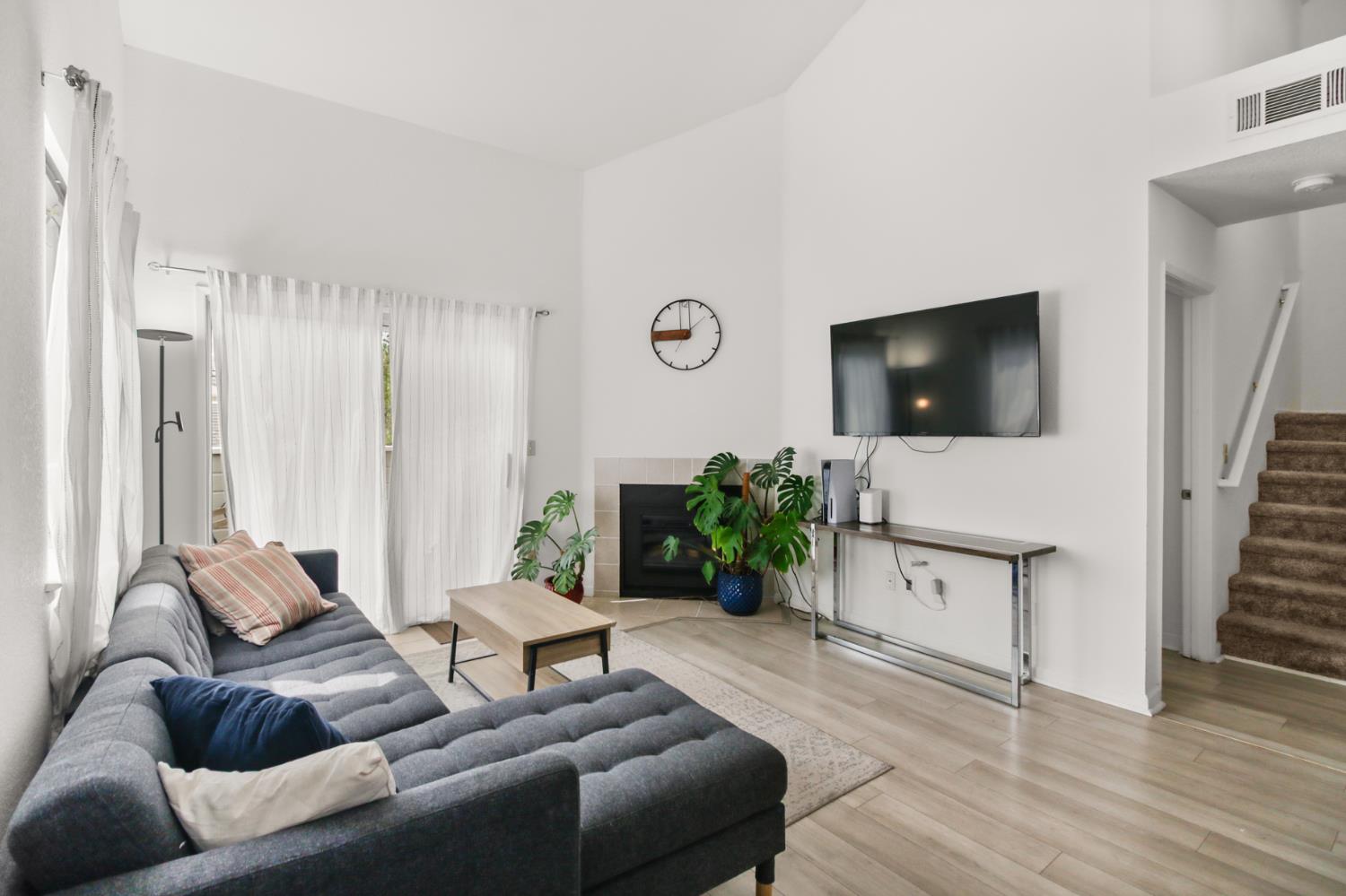 Photo #2: 225064167 Listing 