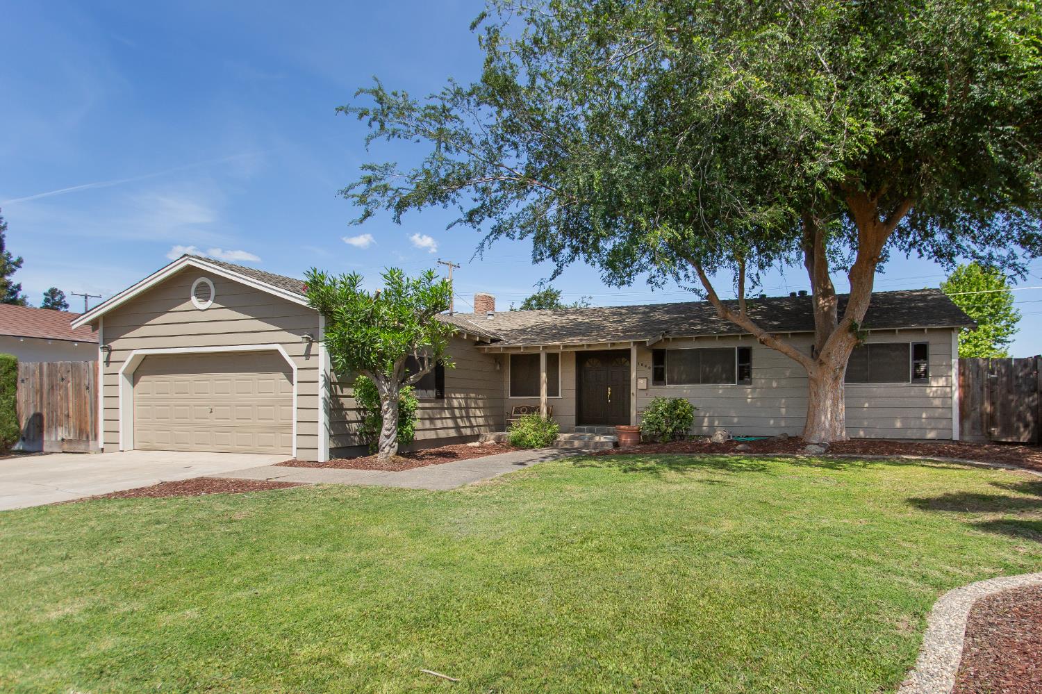 Detail Gallery Image 2 of 27 For 1860 Loyola Way, Turlock,  CA 95382 - 3 Beds | 2 Baths