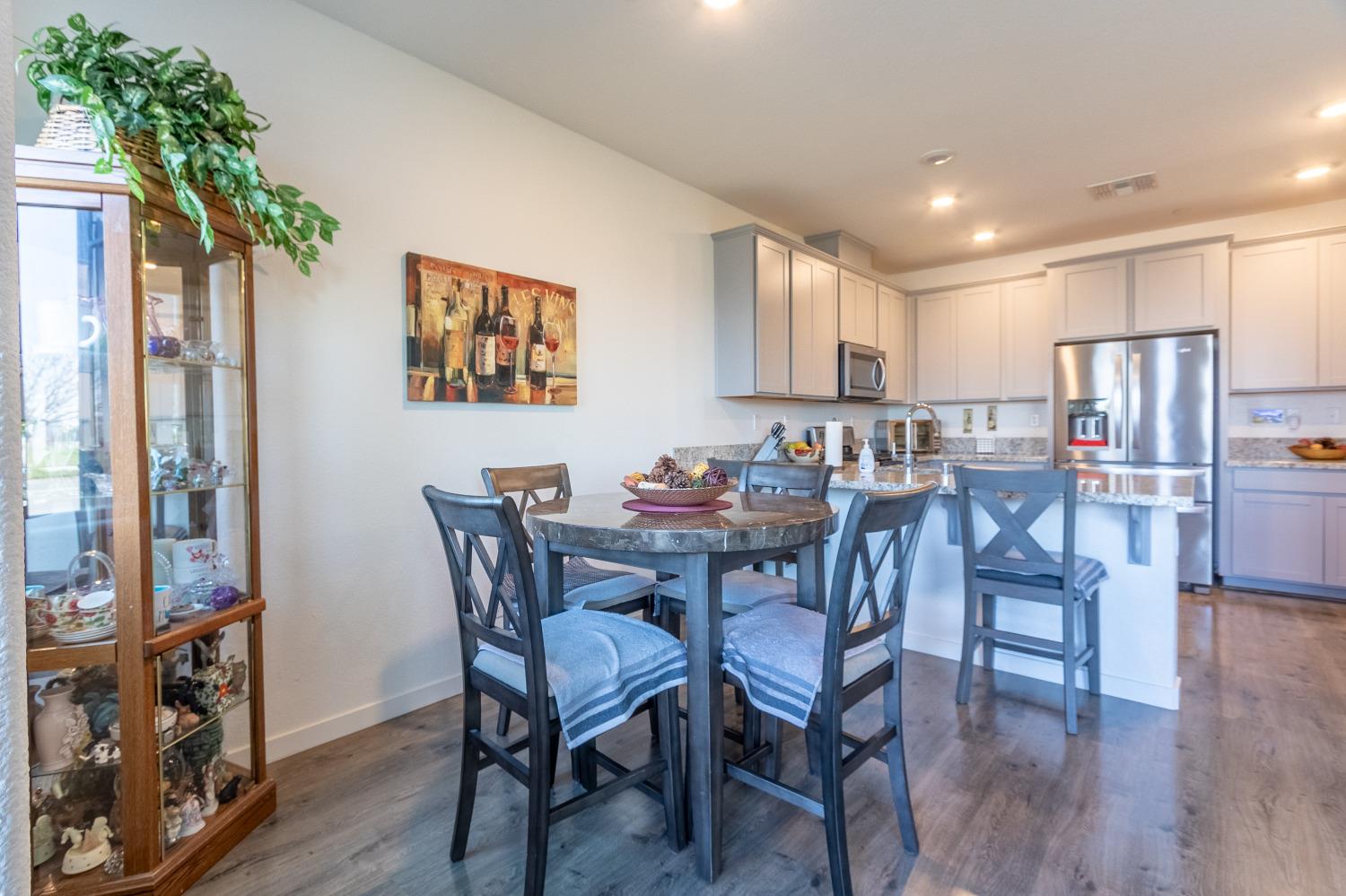 Detail Gallery Image 11 of 34 For 3862 Commerce Way, Sacramento,  CA 95834 - 3 Beds | 2/1 Baths