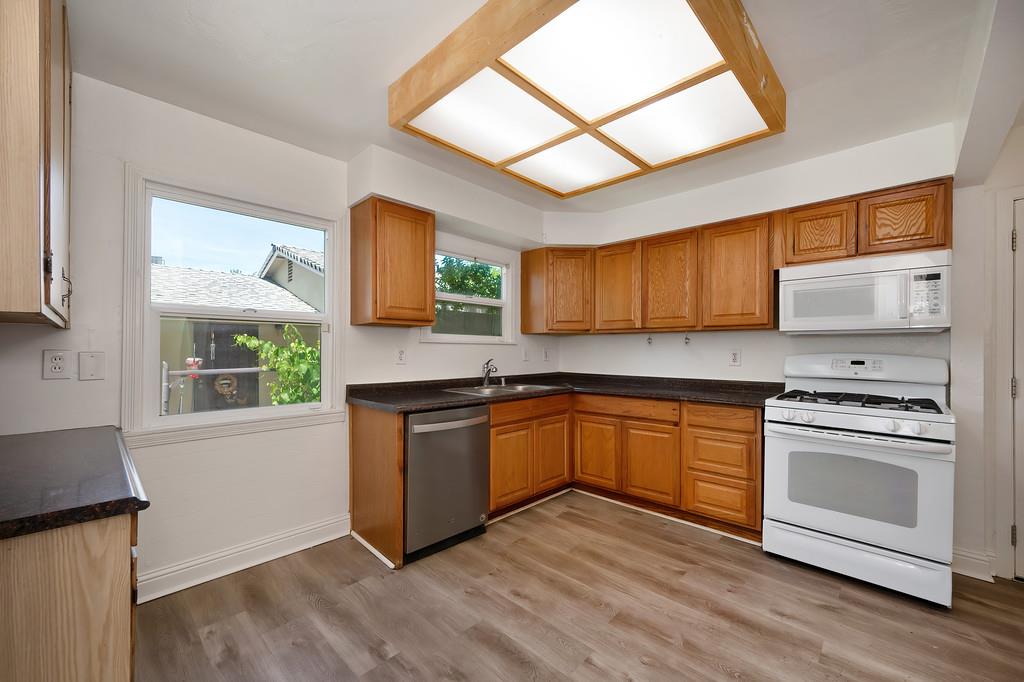 Detail Gallery Image 13 of 28 For 1167 Sonoma Ave, Sacramento,  CA 95815 - 2 Beds | 1 Baths