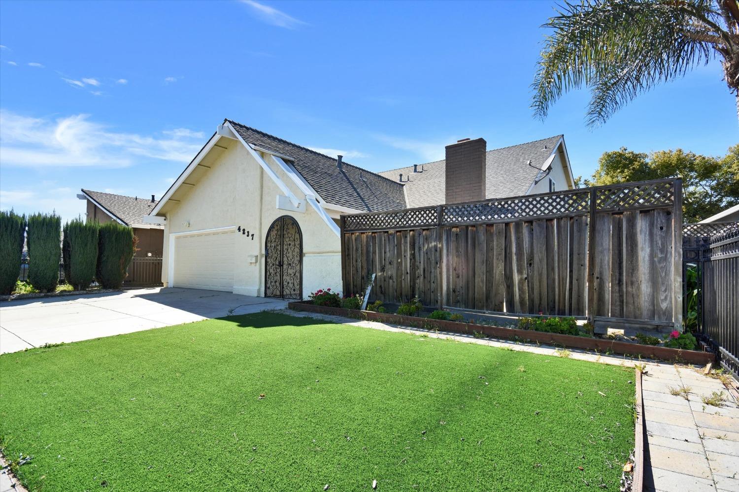 Detail Gallery Image 1 of 27 For 4237 Kingspark Dr, San Jose,  CA 95136 - 5 Beds | 3 Baths