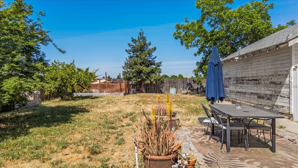 Detail Gallery Image 51 of 61 For 209 S Pasadena Ave, Waterford,  CA 95386 - 3 Beds | 1 Baths