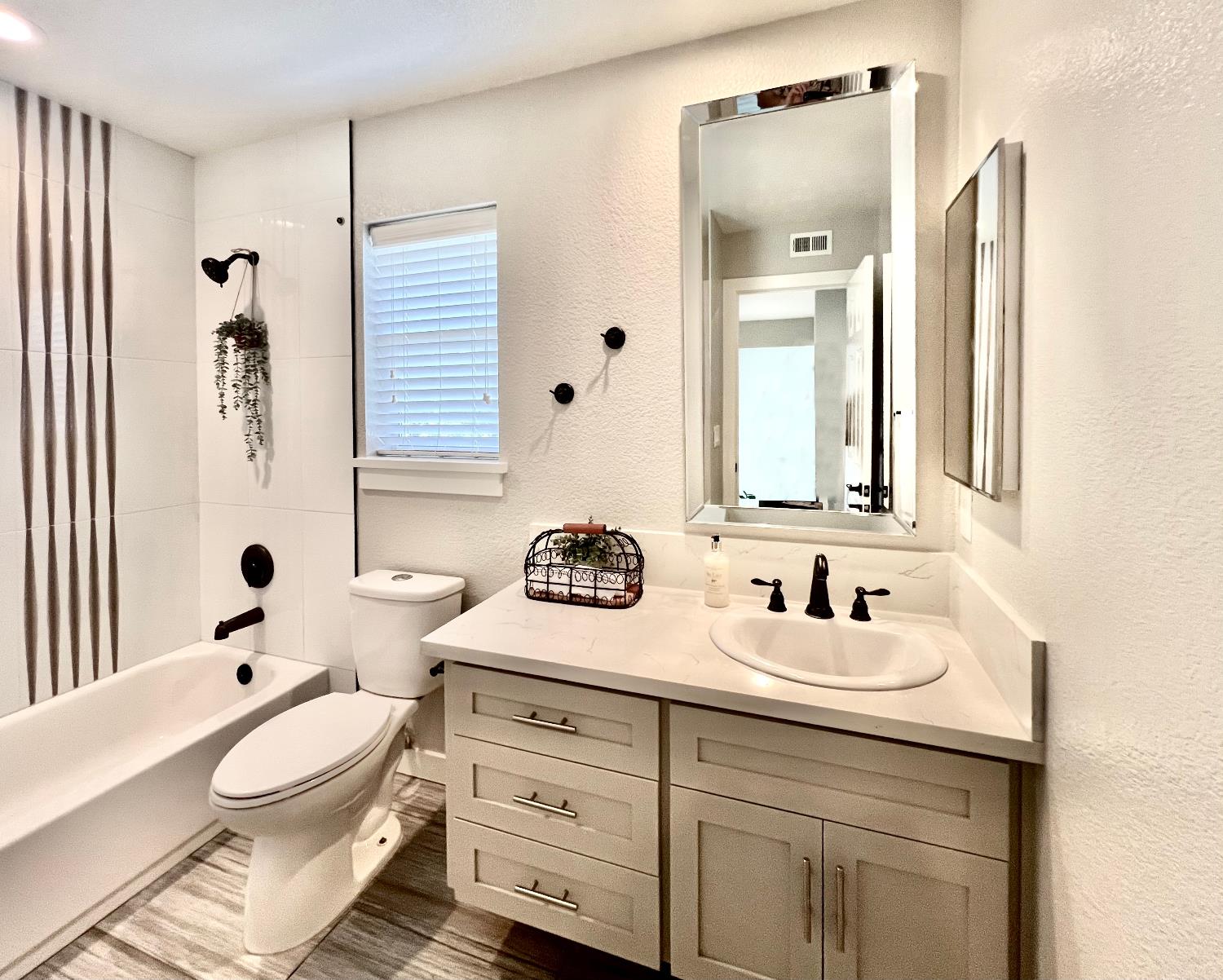 Detail Gallery Image 41 of 48 For 3842 Hunters Glen Pl, Antelope,  CA 95843 - 4 Beds | 3 Baths